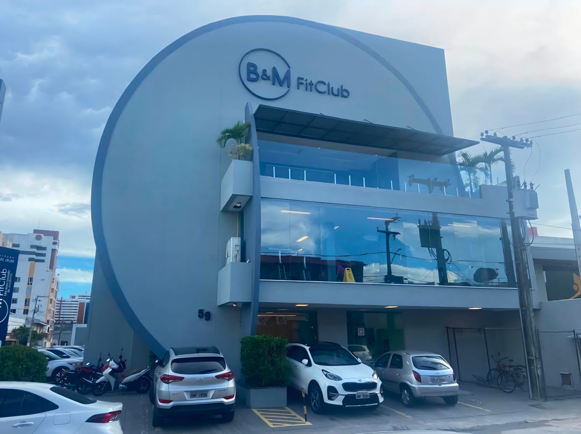Fachada da B&M FitClub — 13 de Julho